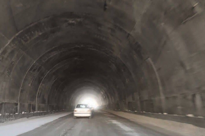 تونل شماره یک ایلام ـ مهران امروز زیر بار ترافیک رفت